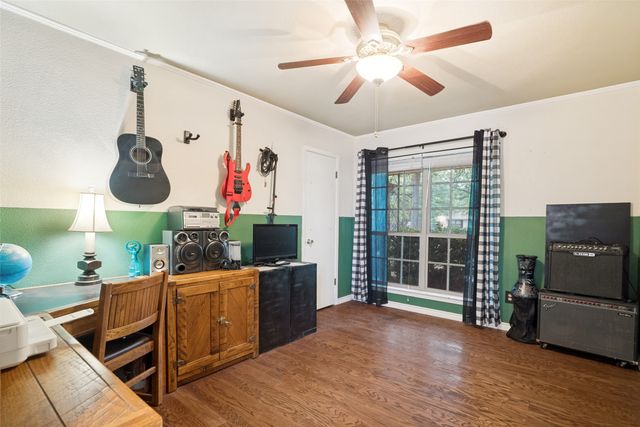 2009 Thousand Oaks Drive, Burleson, TX 76028