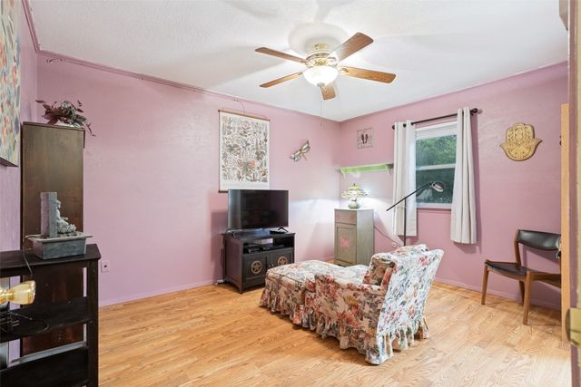 2009 Thousand Oaks Drive, Burleson, TX 76028
