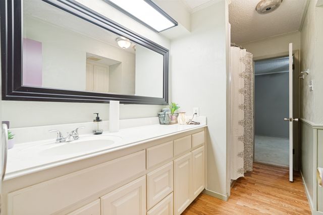 2009 Thousand Oaks Drive, Burleson, TX 76028