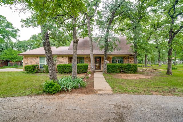 2009 Thousand Oaks Drive, Burleson, TX 76028