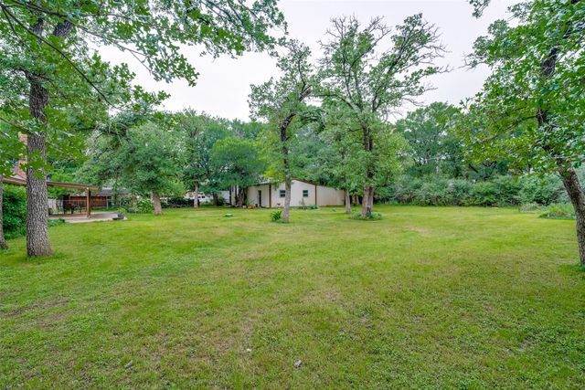 2009 Thousand Oaks Drive, Burleson, TX 76028