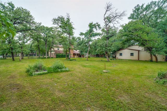 2009 Thousand Oaks Drive, Burleson, TX 76028