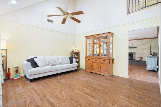 2009 Thousand Oaks Drive, Burleson, TX 76028