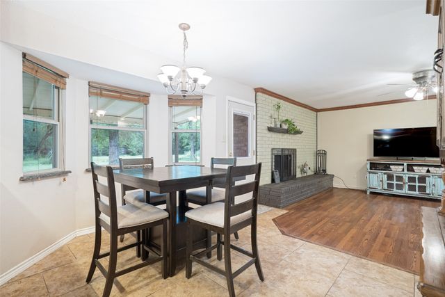 2009 Thousand Oaks Drive, Burleson, TX 76028