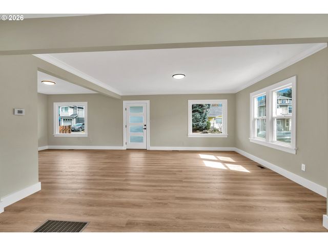 8745 N BURRAGE Ave, Portland, OR 97217