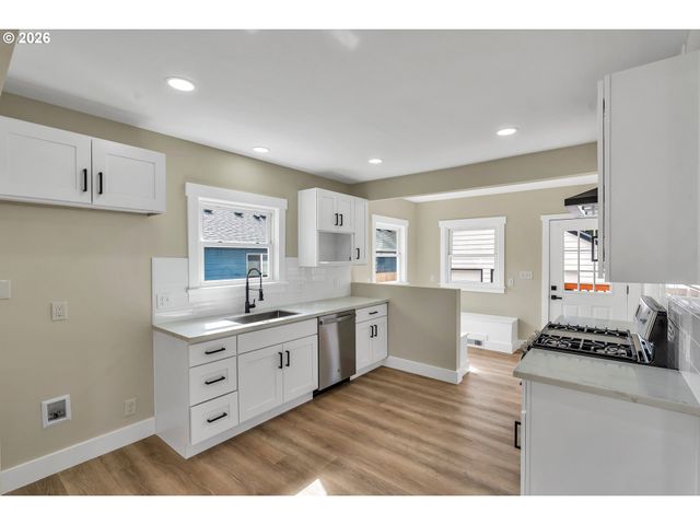 8745 N BURRAGE Ave, Portland, OR 97217