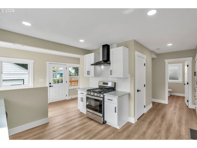 8745 N BURRAGE Ave, Portland, OR 97217