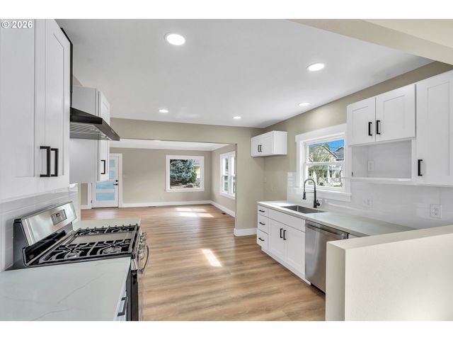 8745 N BURRAGE Ave, Portland, OR 97217