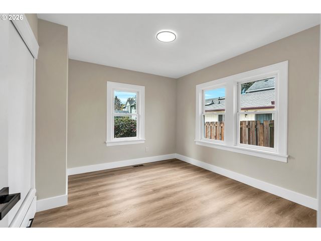 8745 N BURRAGE Ave, Portland, OR 97217