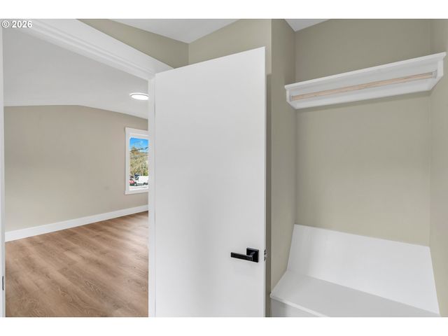 8745 N BURRAGE Ave, Portland, OR 97217