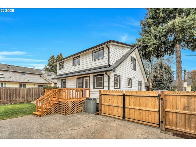 8745 N BURRAGE Ave, Portland, OR 97217