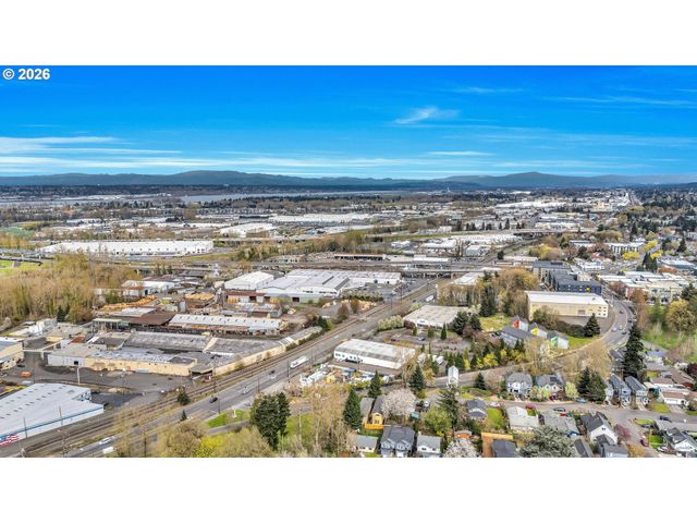 8745 N BURRAGE Ave, Portland, OR 97217