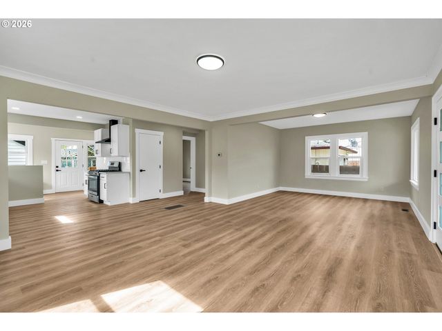 8745 N BURRAGE Ave, Portland, OR 97217