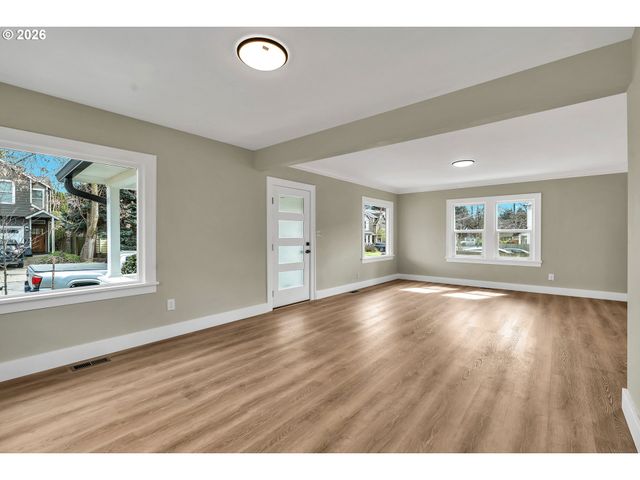 8745 N BURRAGE Ave, Portland, OR 97217