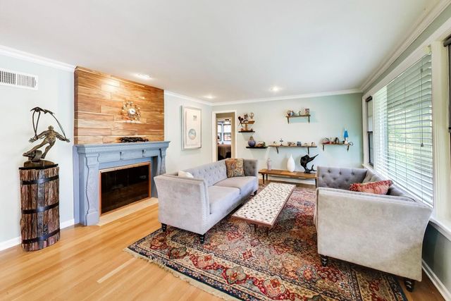 1353 Golf Avenue, Highland Park, IL 60035