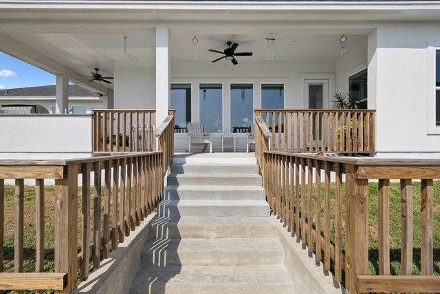 108 Bay Harbor Dr, Aransas Pass, TX 78336