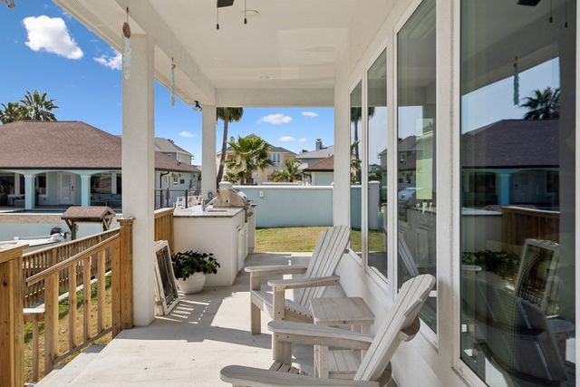 108 Bay Harbor Dr, Aransas Pass, TX 78336