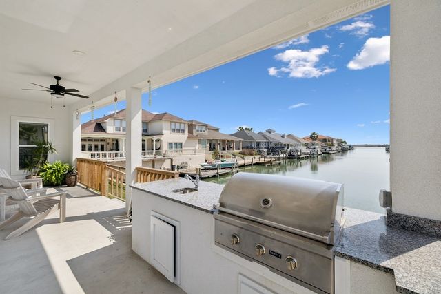 108 Bay Harbor Dr, Aransas Pass, TX 78336