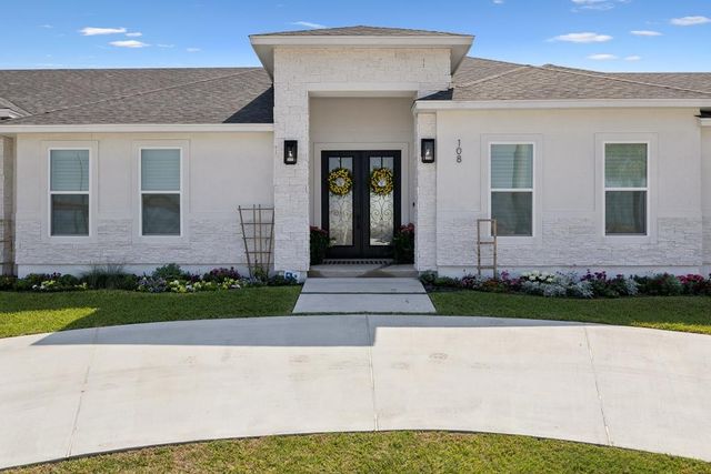 108 Bay Harbor Dr, Aransas Pass, TX 78336