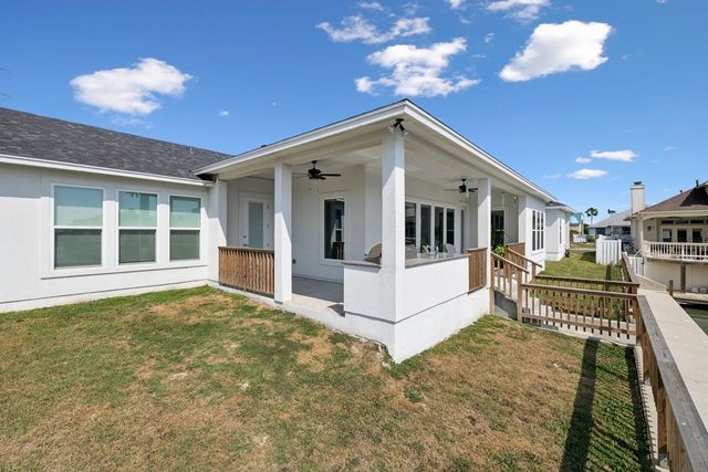 108 Bay Harbor Dr, Aransas Pass, TX 78336