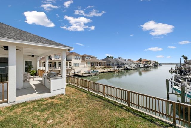 108 Bay Harbor Dr, Aransas Pass, TX 78336