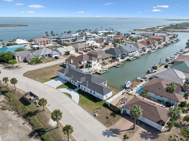 108 Bay Harbor Dr, Aransas Pass, TX 78336