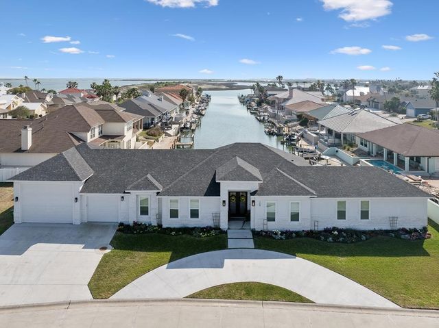 108 Bay Harbor Dr, Aransas Pass, TX 78336