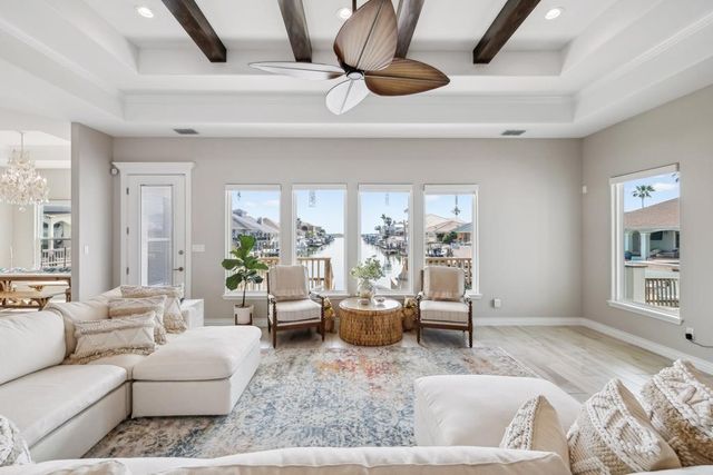 108 Bay Harbor Dr, Aransas Pass, TX 78336