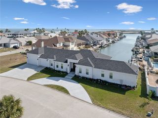 108 Bay Harbor Dr, Aransas Pass, TX 78336