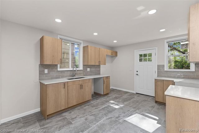 2533 Seyburn Street, Detroit, MI 48214