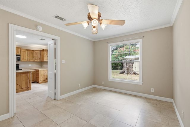 909 Keith Pumphrey Drive, River Oaks, TX 76114