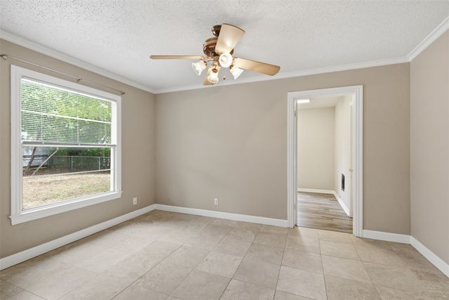 909 Keith Pumphrey Drive, River Oaks, TX 76114