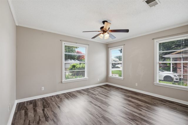 909 Keith Pumphrey Drive, River Oaks, TX 76114