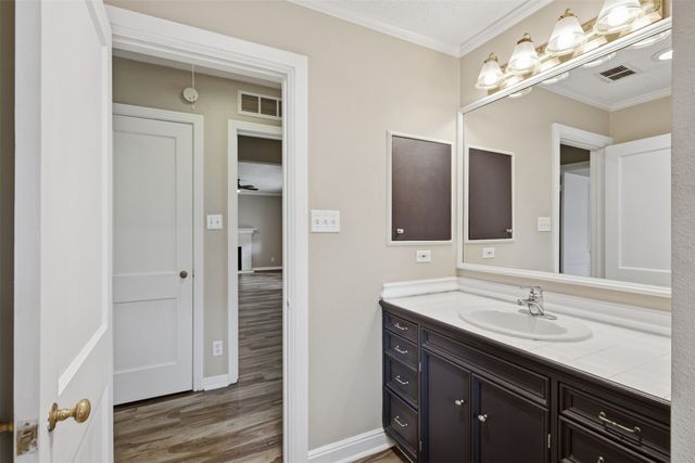909 Keith Pumphrey Drive, River Oaks, TX 76114