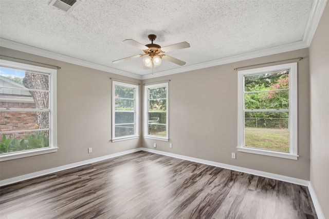 909 Keith Pumphrey Drive, River Oaks, TX 76114