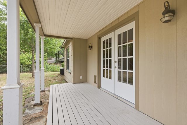 909 Keith Pumphrey Drive, River Oaks, TX 76114
