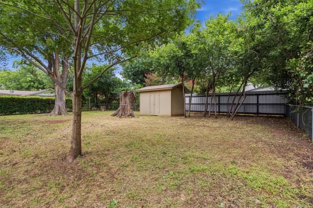 909 Keith Pumphrey Drive, River Oaks, TX 76114