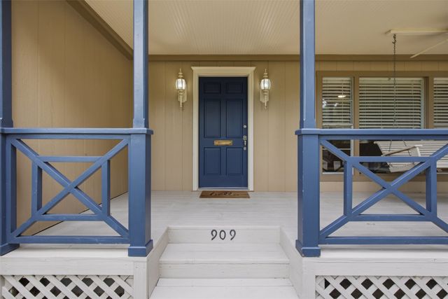 909 Keith Pumphrey Drive, River Oaks, TX 76114
