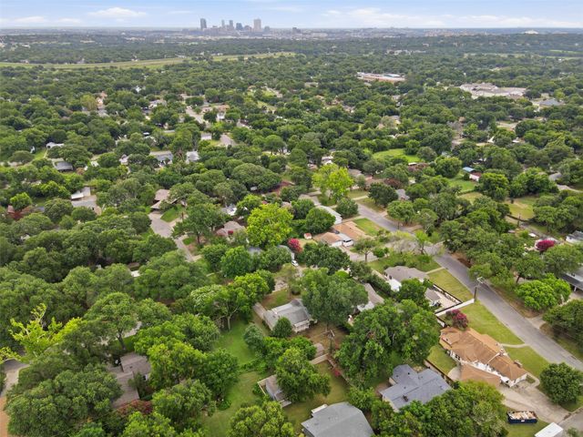 909 Keith Pumphrey Drive, River Oaks, TX 76114