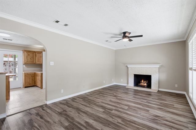 909 Keith Pumphrey Drive, River Oaks, TX 76114