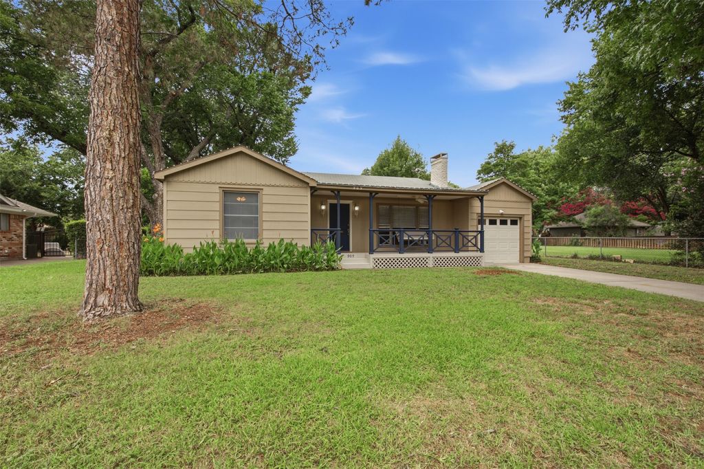 909 Keith Pumphrey Drive, River Oaks, TX 76114
