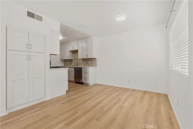 218 Thorne, Los Angeles, CA 90042