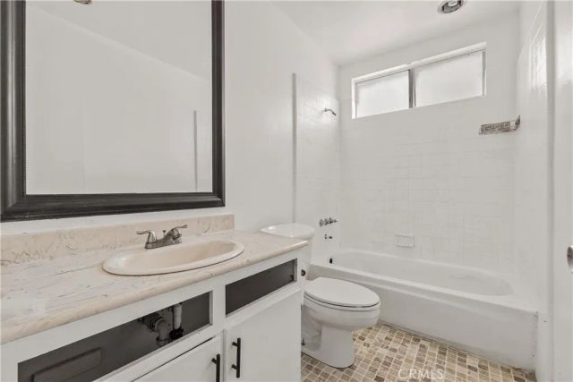 218 Thorne, Los Angeles, CA 90042