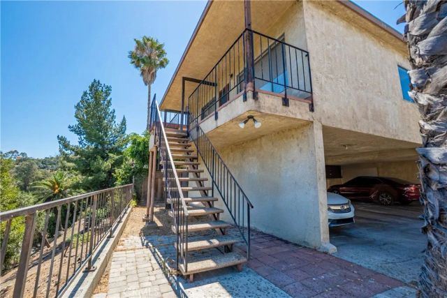 218 Thorne, Los Angeles, CA 90042