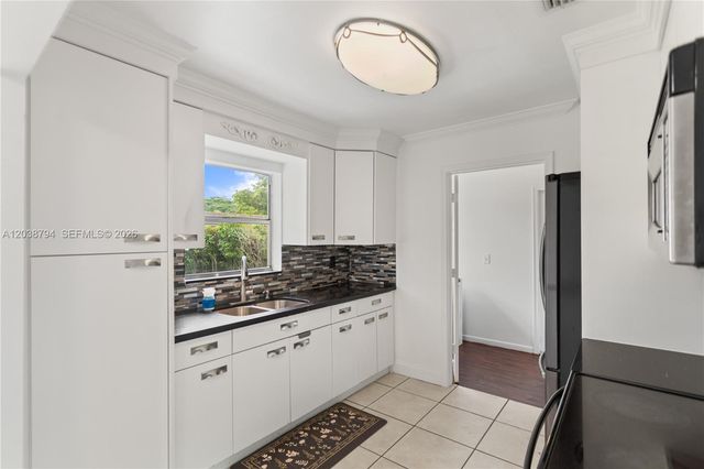 4151 SW 56th Avenue, Davie, FL 33314