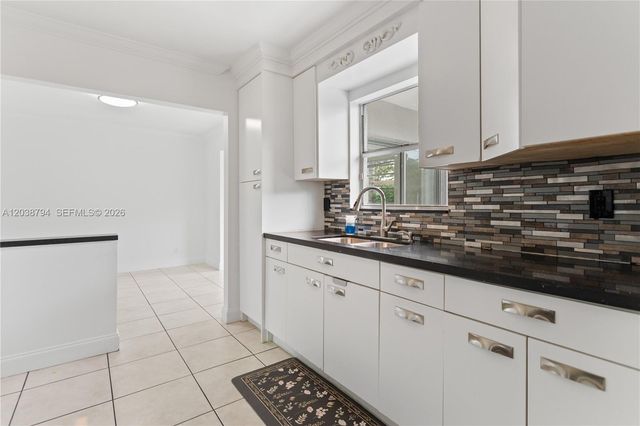 4151 SW 56th Avenue, Davie, FL 33314