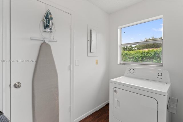 4151 SW 56th Avenue, Davie, FL 33314