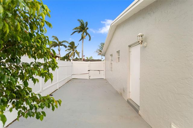 4151 SW 56th Avenue, Davie, FL 33314
