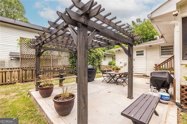 2443 Hunting Valley Drive, Decatur, GA 30033