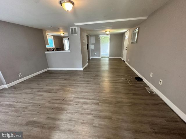 16 TYRONE AVE, New Castle, DE 19720